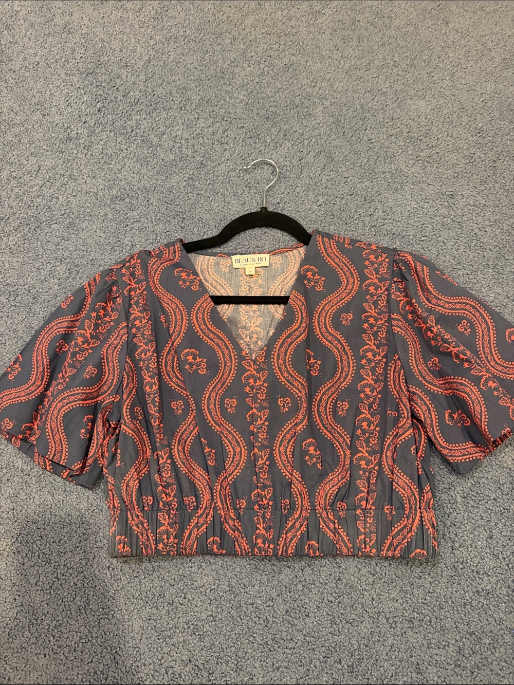 Beau & Ro Navy & Coral Printed V-Neck Cropped Blouse